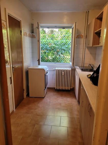 Apartament cu 3 camere semidecomandat în Militari
