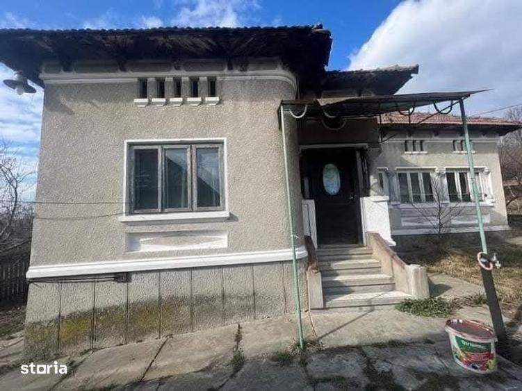 Casă cu 4 camere cu Teren 2064 Mp în Central