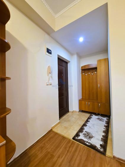 Apartament cu 3 camere semidecomandat, mobilat în Calea Poplăcii