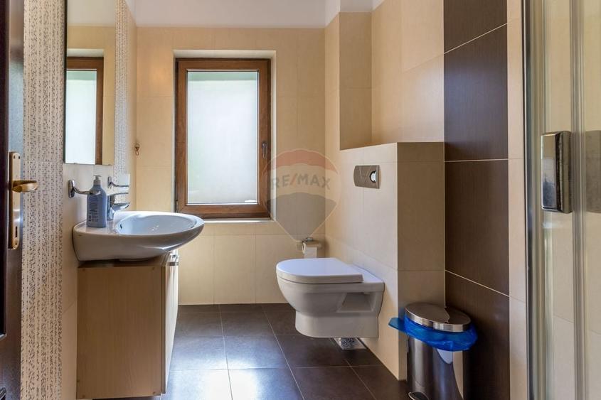 Casă individuală cu 8 camere cu Teren 405 Mp în Grigorescu