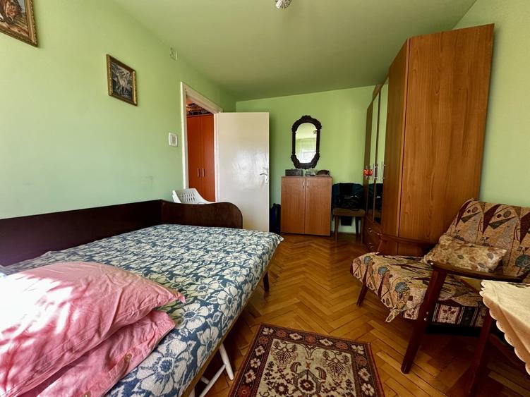 Apartament cu 3 camere decomandat, mobilat în Dâmbovița
