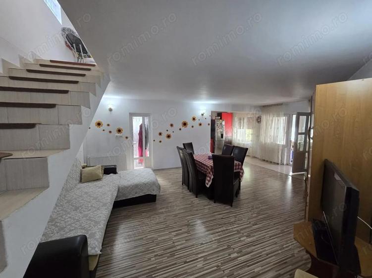 Casă cu 6 camere cu Teren 293 Mp în Năvodari