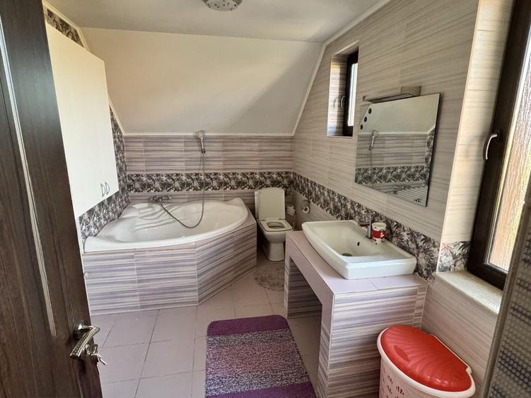 Casă cu 4 camere în Sântandrei
