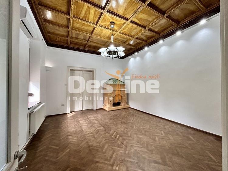 Casă individuală cu 9 camere cu Canalizare în Gheorghe Doja