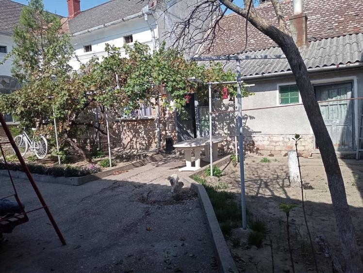 Casă individuală cu 4 camere cu Canalizare în Nădlac