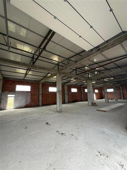 Spațiu industrial, de 596 mp, în Lețcani