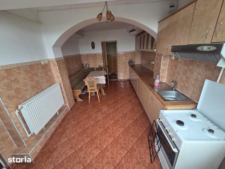 DE INCHIRIAT Apartament 2 camere : Moisil, Spital, Scoala 10 - 1