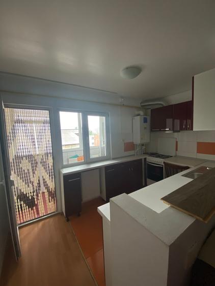 Apartament cu 2 camere semidecomandat, mobilat în Podu Roș