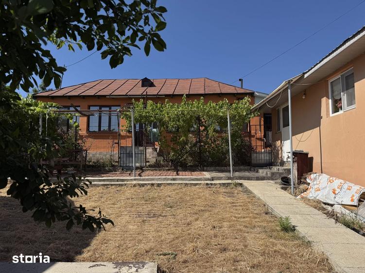 Casă cu 5 camere cu Teren 1153 Mp în Central