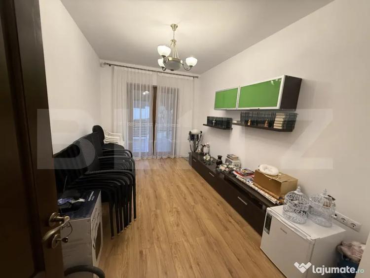 Casă cu 7 camere cu Teren 3173 Mp în Central