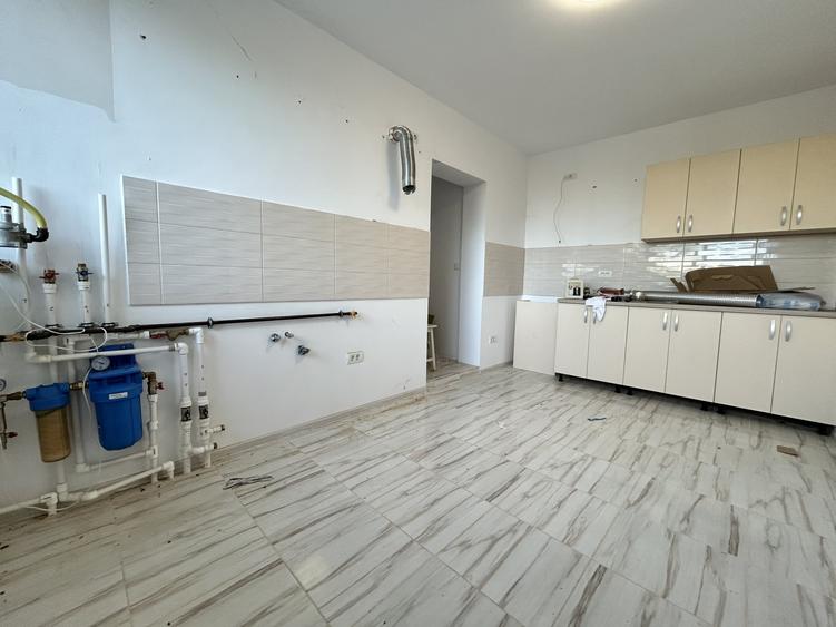 Casă individuală cu 5 camere cu Canalizare în Fundeni