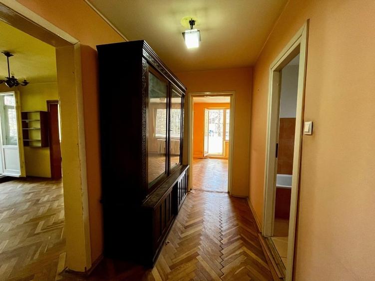 Apartament cu 4 camere decomandat în Central