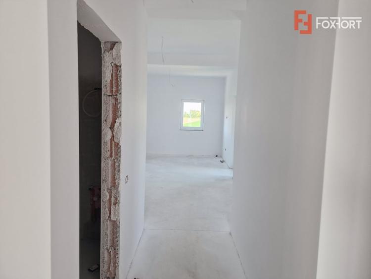 Apartament cu 3 camere decomandat în Bucovăț (Remetea Mare)