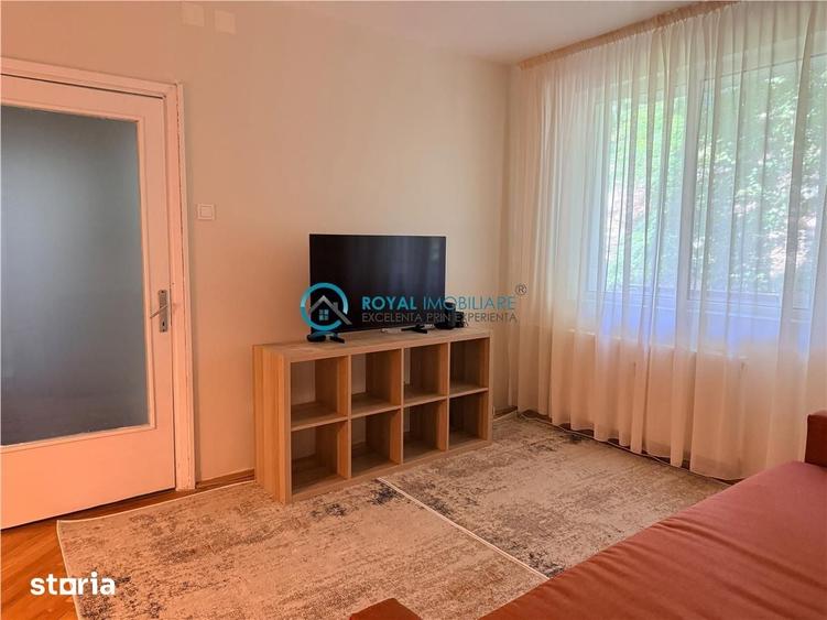 Apartament cu 3 camere semidecomandat în Democrației