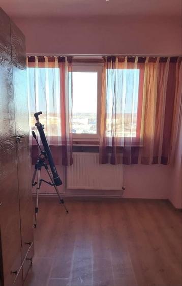 Apartament cu 4 camere decomandat în Micro 5