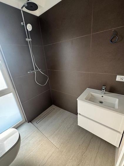 Duplex cu 5 camere cu Canalizare în Dumbrăvița