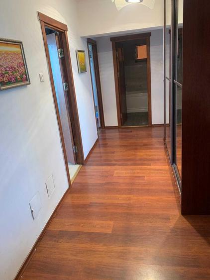 Apartament cu 3 camere decomandat în Sârbi