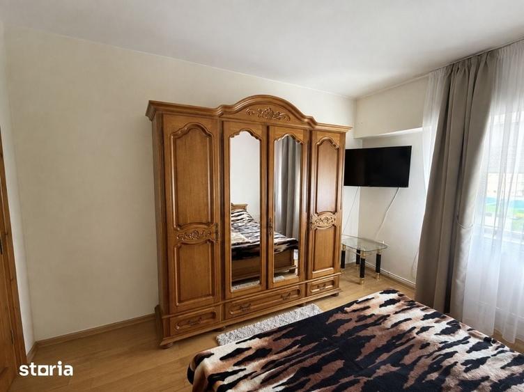 Apartament cu 4 camere decomandat în Mioriței