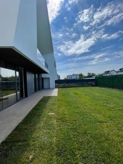 Duplex cu 5 camere cu Canalizare în Central