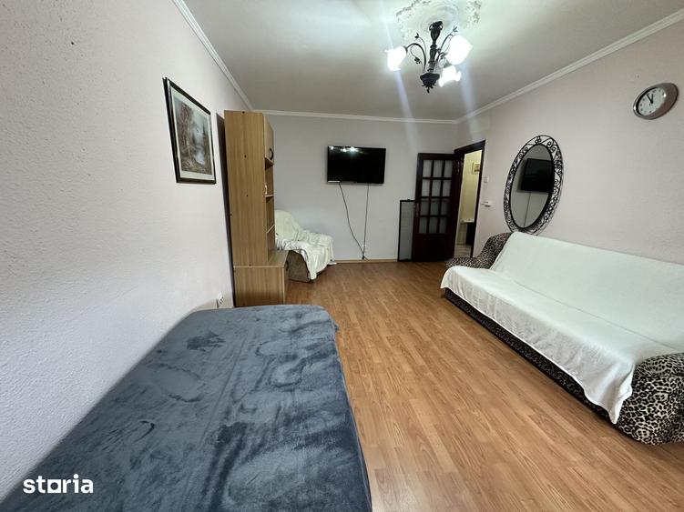 Apartament cu 2 camere decomandat în Calarași 4