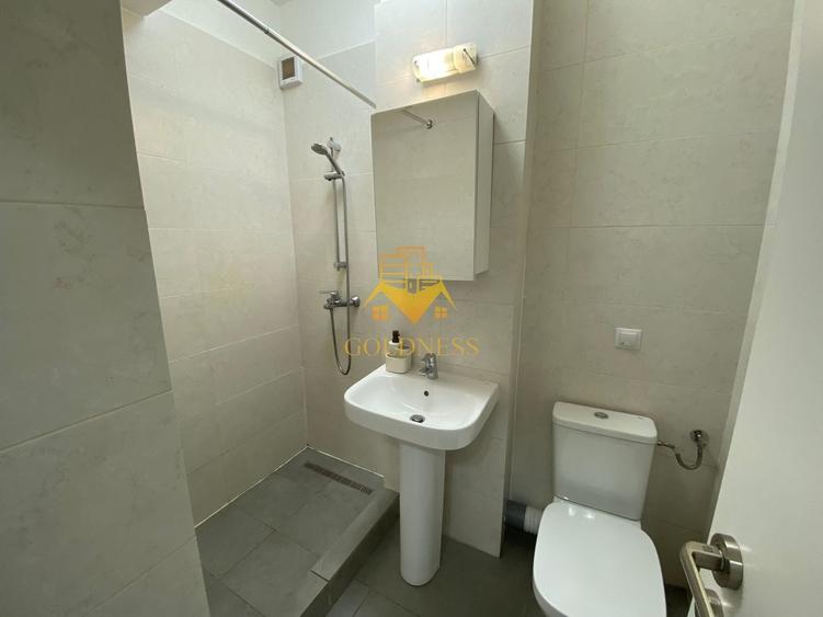 Apartament cu 3 camere semidecomandat, mobilat în Calea Turzii