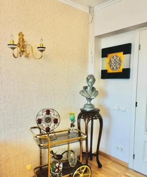 Apartament cu 4 camere decomandat, mobilat în 13 Septembrie