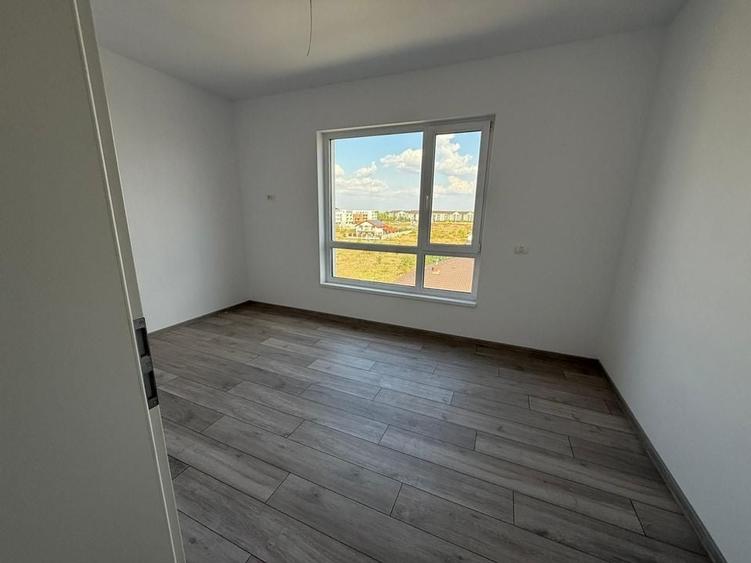 Apartament cu 3 camere semidecomandat în Braytim