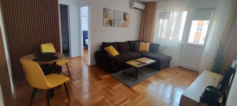 Apartament cu 2 camere decomandat în Romanilor