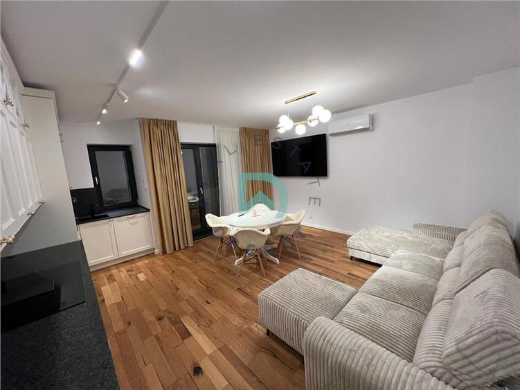 Apartament cu 3 camere semidecomandat, mobilat în Noua