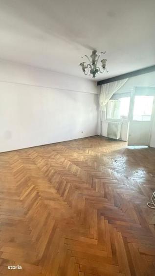 Apartament cu 3 camere decomandat în Central