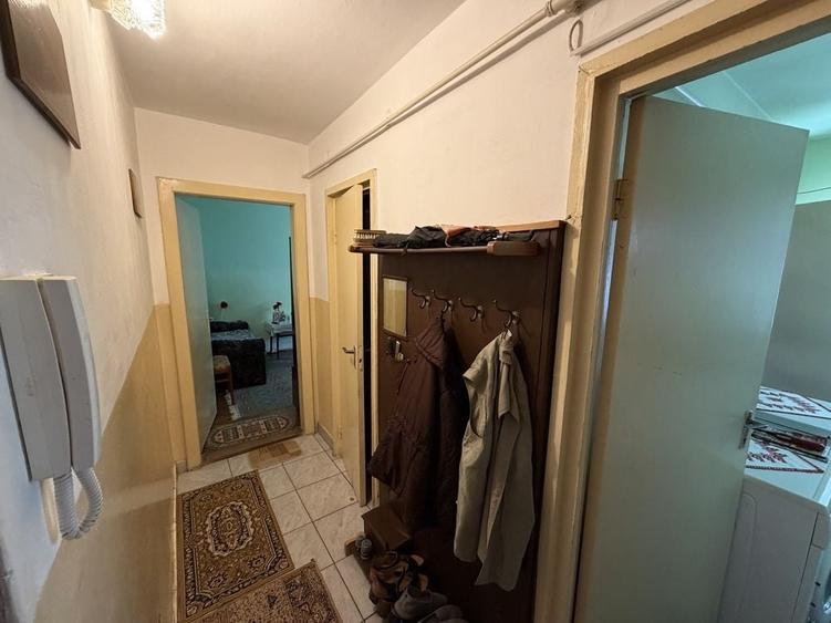 Apartament cu 3 camere semidecomandat în Central