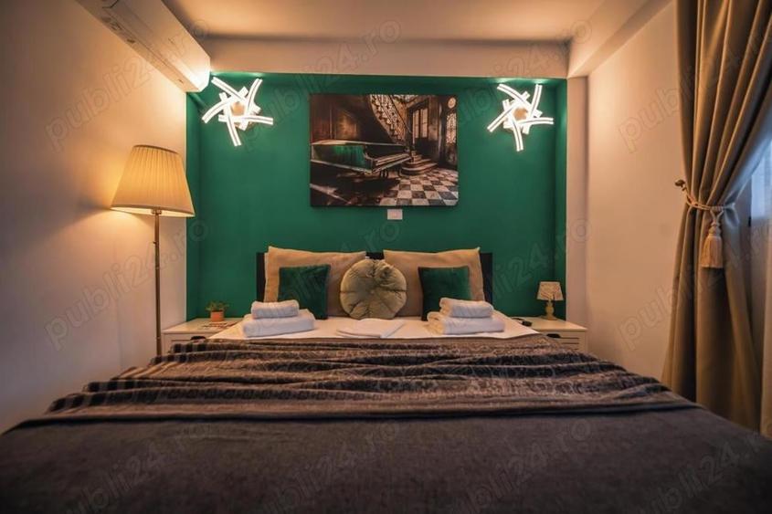 Casă cu 11 camere cu Teren 350 Mp în Central
