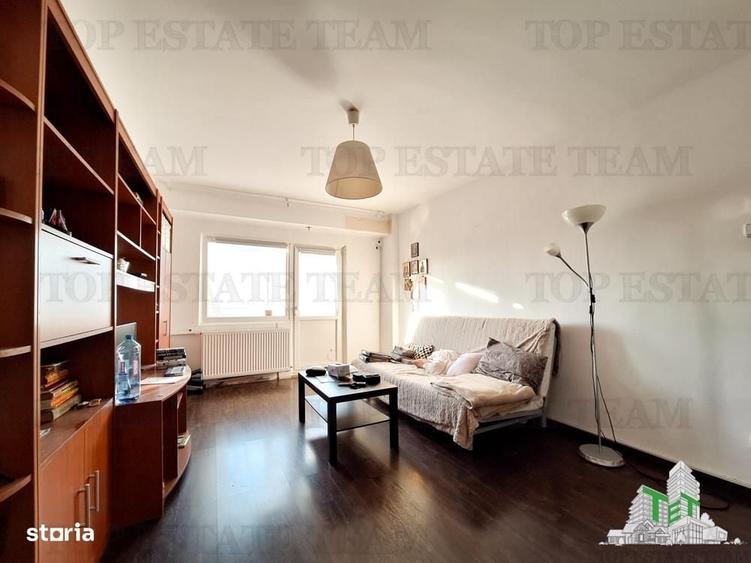 Apartament cu 4 camere decomandat în Tei
