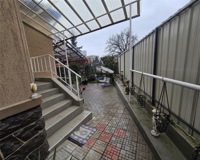 Casă cu 3 camere cu Teren 400 Mp în Central