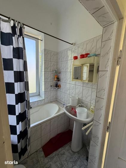 Casă cu 5 camere cu Teren 1700 Mp în Șura Mică