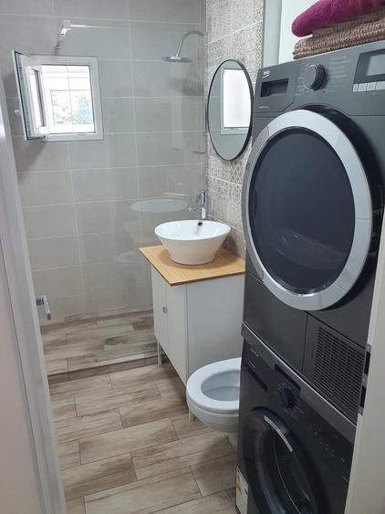 Apartament cu 2 camere decomandat în Tractorul