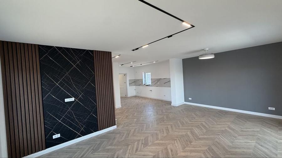 Casă cu 4 camere în Valea Adâncă