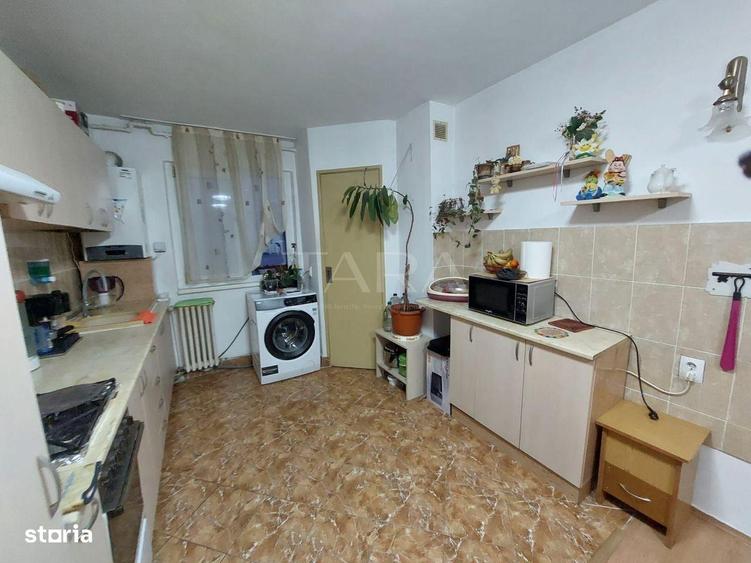 Apartament cu 3 camere decomandat, mobilat în Central