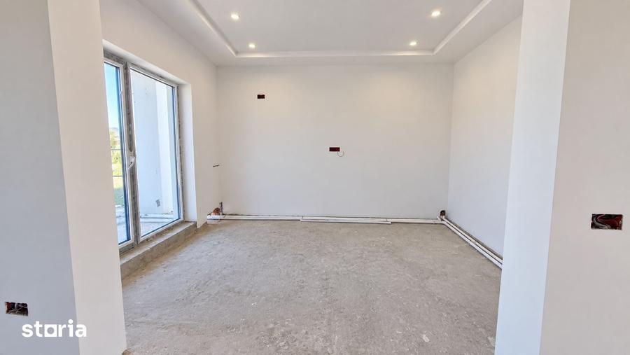 Casă cu 4 camere cu Teren 300 Mp în Central