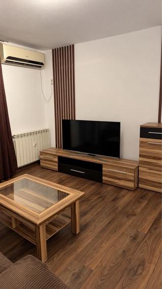 Apartament cu 3 camere decomandat în Exterior Vest