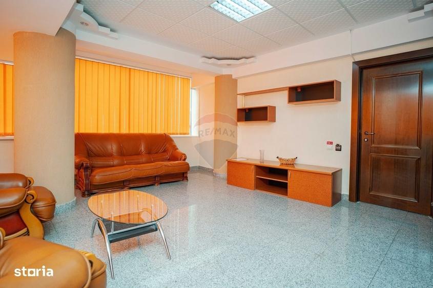 Spațiu comercial, de 1,855 mp, în Central