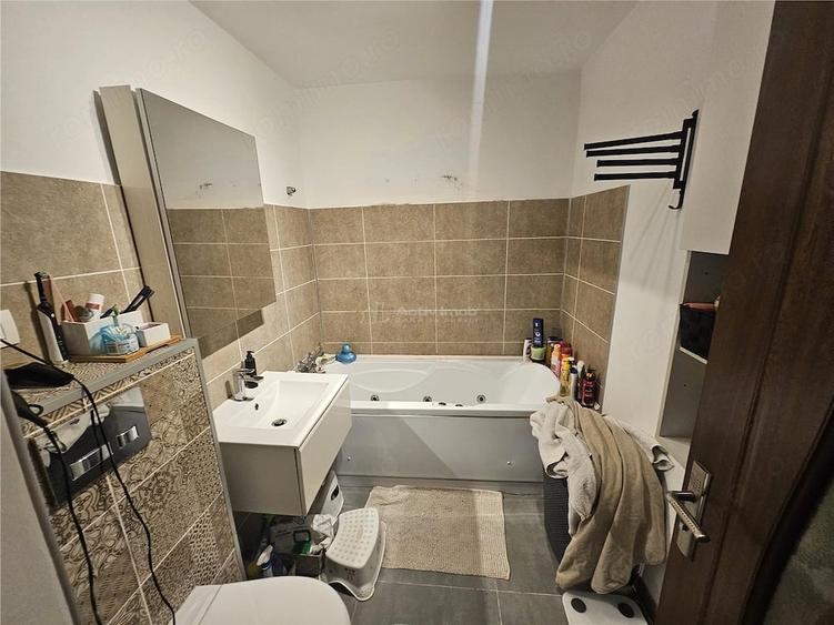 Apartament cu 3 camere decomandat în Cuptoare (Reșița)