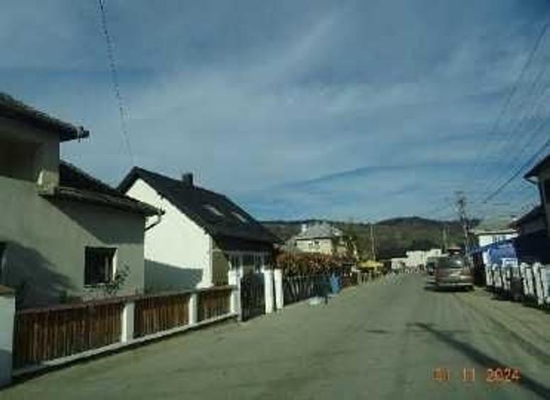 Casă cu 3 camere în Plutonița