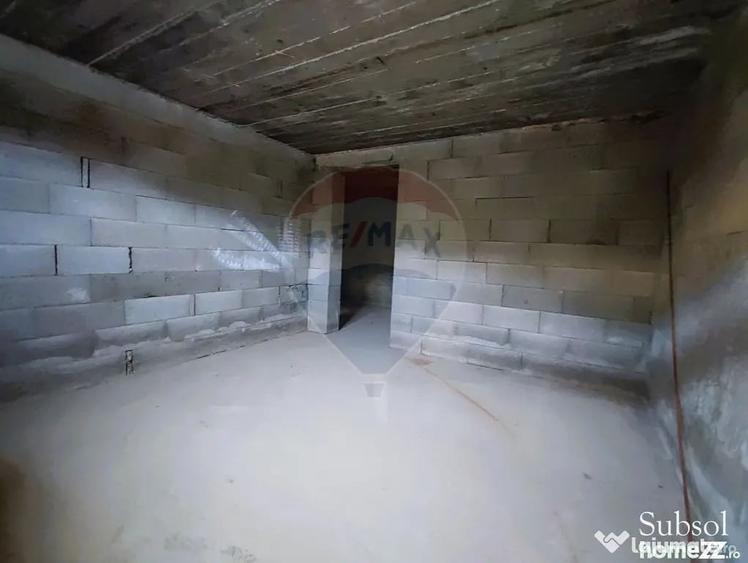 Casă cu 7 camere cu Teren 300 Mp în Central