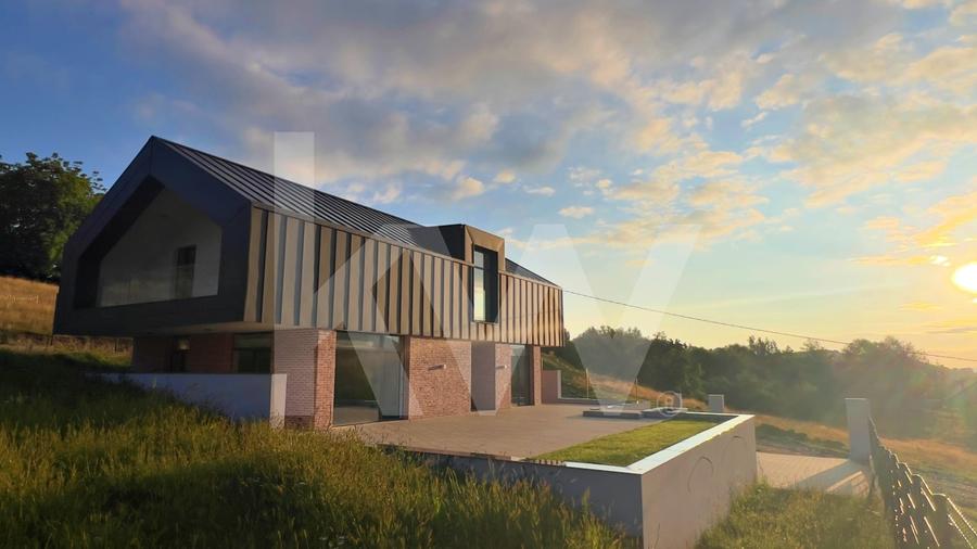 Casă individuală cu 5 camere cu Canalizare în Cisnădioara