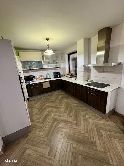 Casă cu 8 camere cu Teren 1200 Mp în Merei