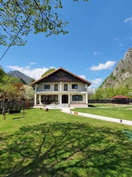 Casă individuală cu 4 camere cu Teren 2100 Mp în Lepșa
