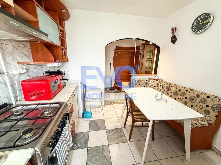 Apartament cu 2 camere semidecomandat în Podu Roș