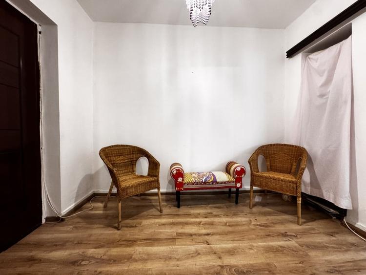 Apartament cu 2 camere semidecomandat, mobilat în Mioriței