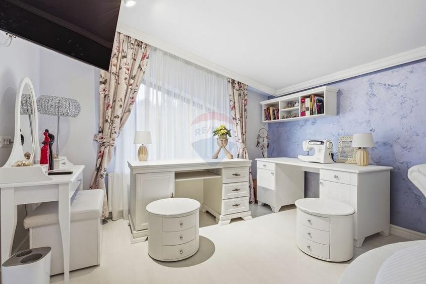 Casă individuală cu 7 camere cu Teren 384 Mp în Hlincea